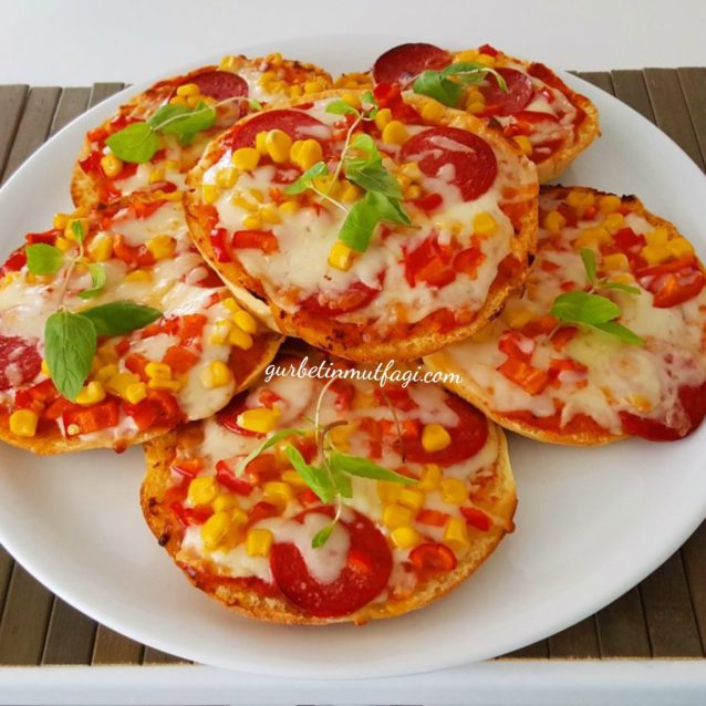 5 Dakikada Pizza Hazırlayabilirsiniz-Bazlamadan Pizzayı Denedinizmi-Hamurişileri-Gurbetinmutfagi