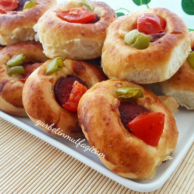 Pizza Tarifi-Pizza Poğaça Nasıl Yapılır?Poğaça Tarifleri-Gurbetinmutfagi